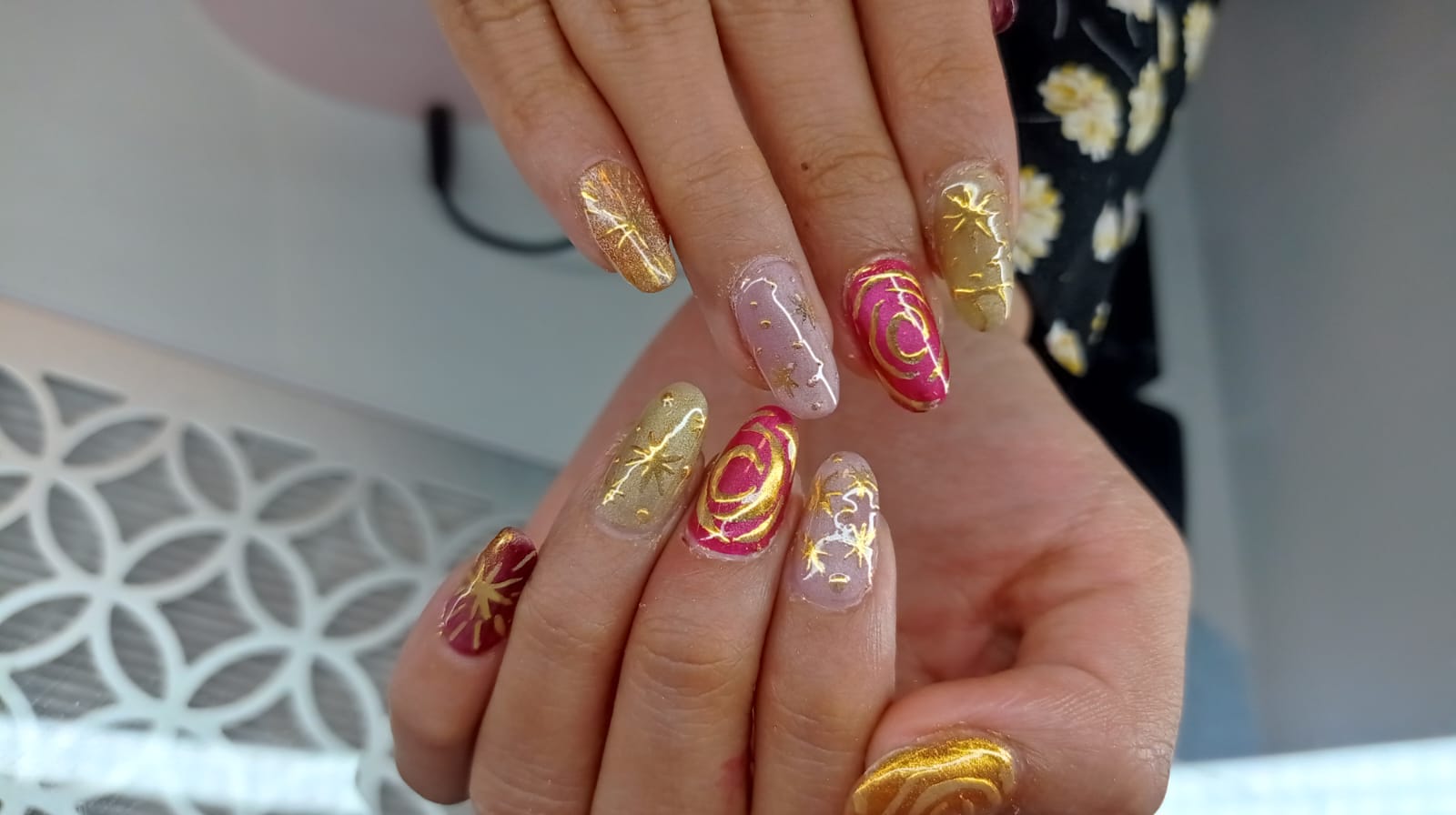 Trabajo de uñas Margarita's Beauty Studio 14