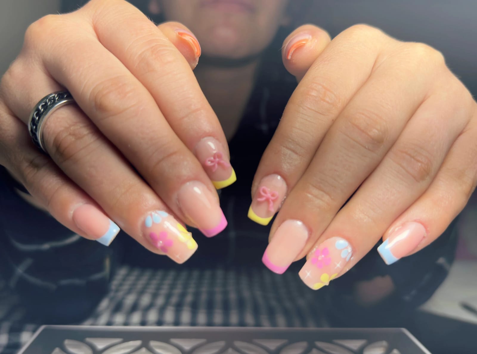 Trabajo de uñas Margarita's Beauty Studio 2